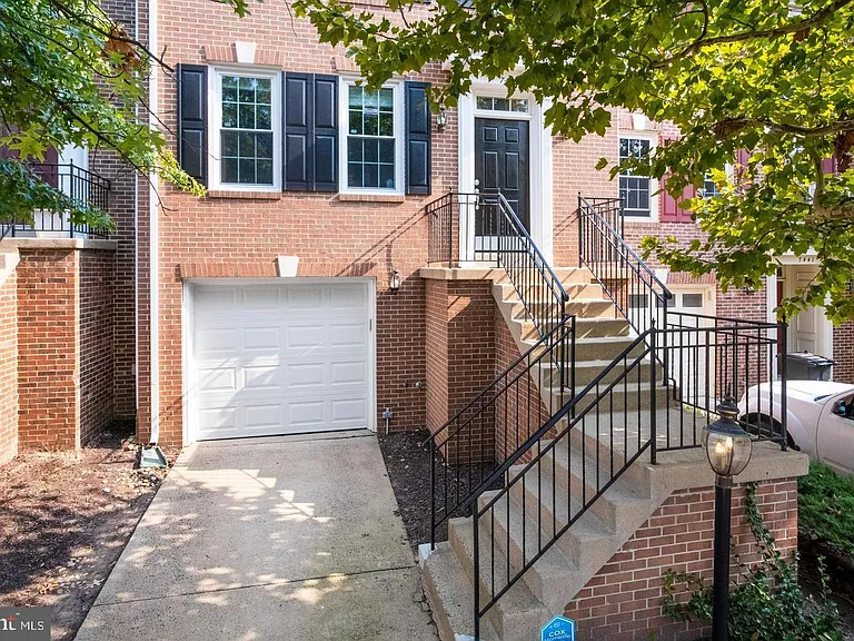 7439 Heatherfield Ln — Photo 1