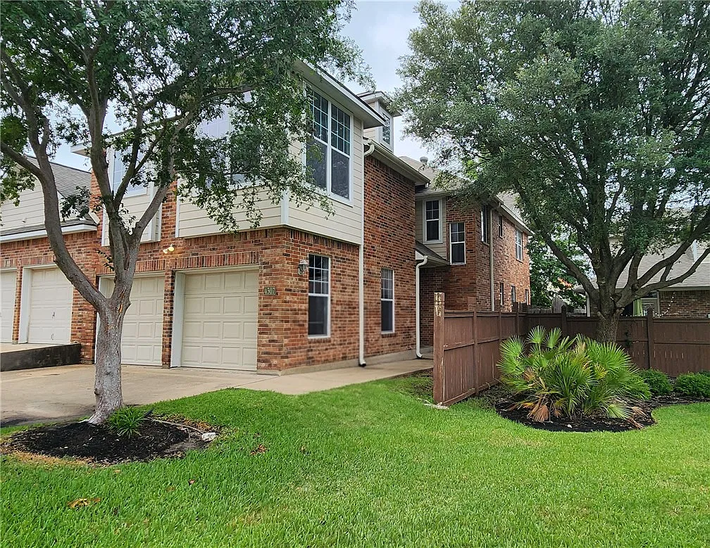 3 bed, 3.0 bath, 1882 sqft, $2,200 — Photo 1