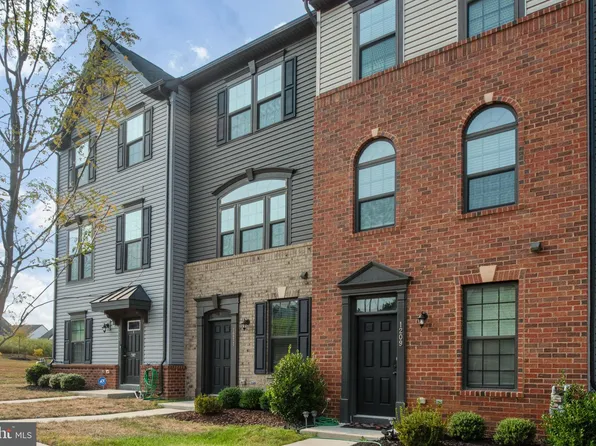 1211 Rampart Dr, Fredericksburg, VA 22401