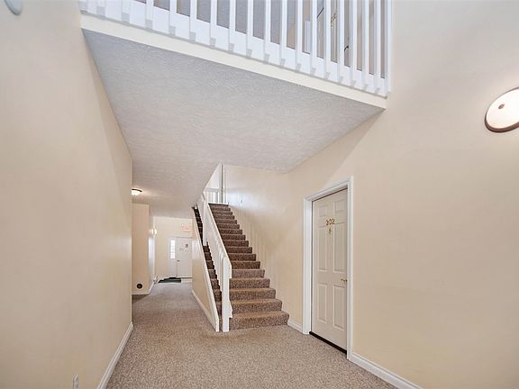 3rd image of 324 Ashley Ct