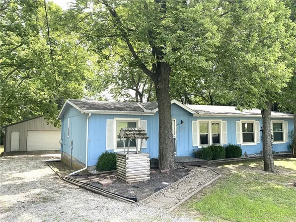 62 Redwood Ln, Linn Valley, KS 66040