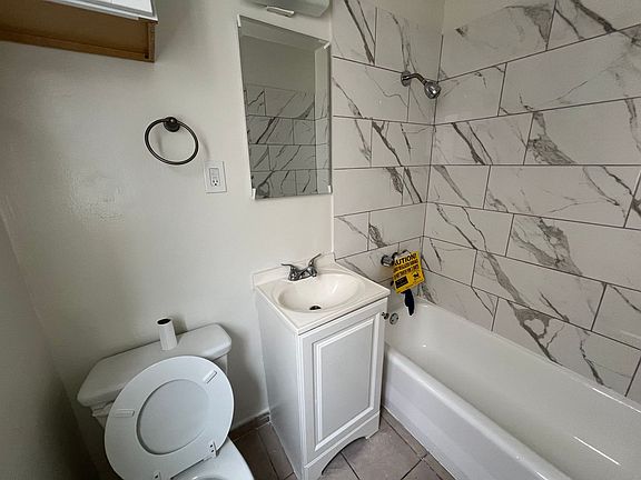 5th image of 11823 Lakewood Blvd #21