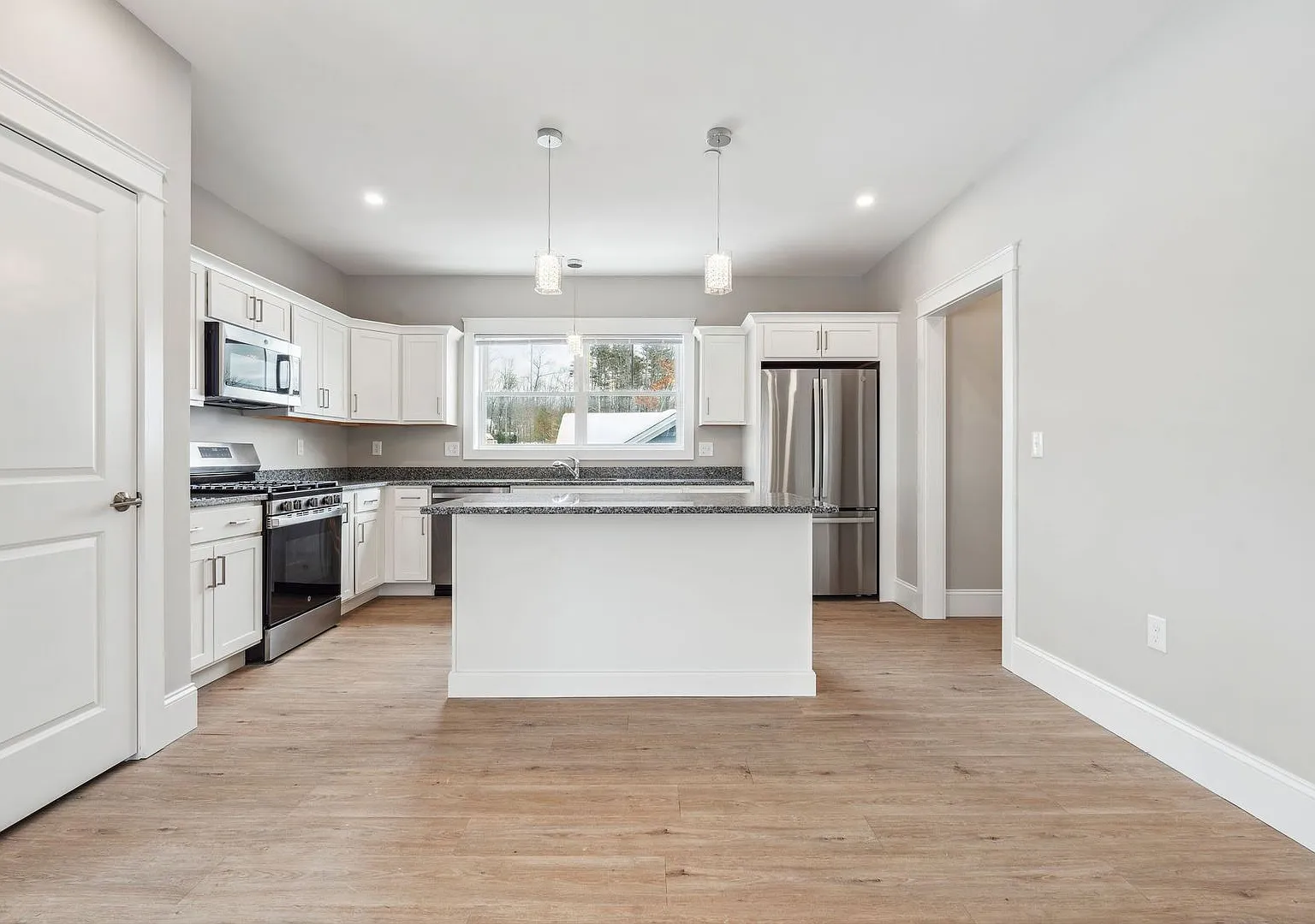 Brand New Townhomes! 3 Bedroom 2.5 Bath with Plenty of Living Space — Photo 4