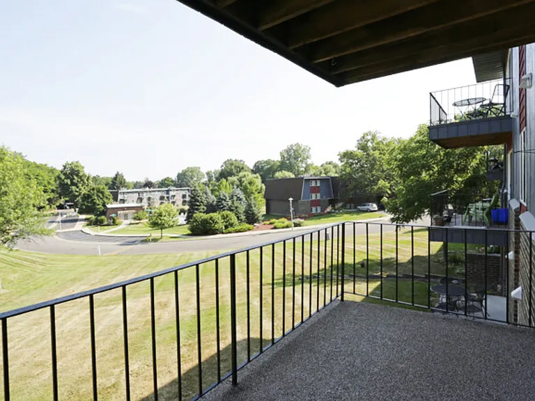 Briarlane Apartments — Photo 18