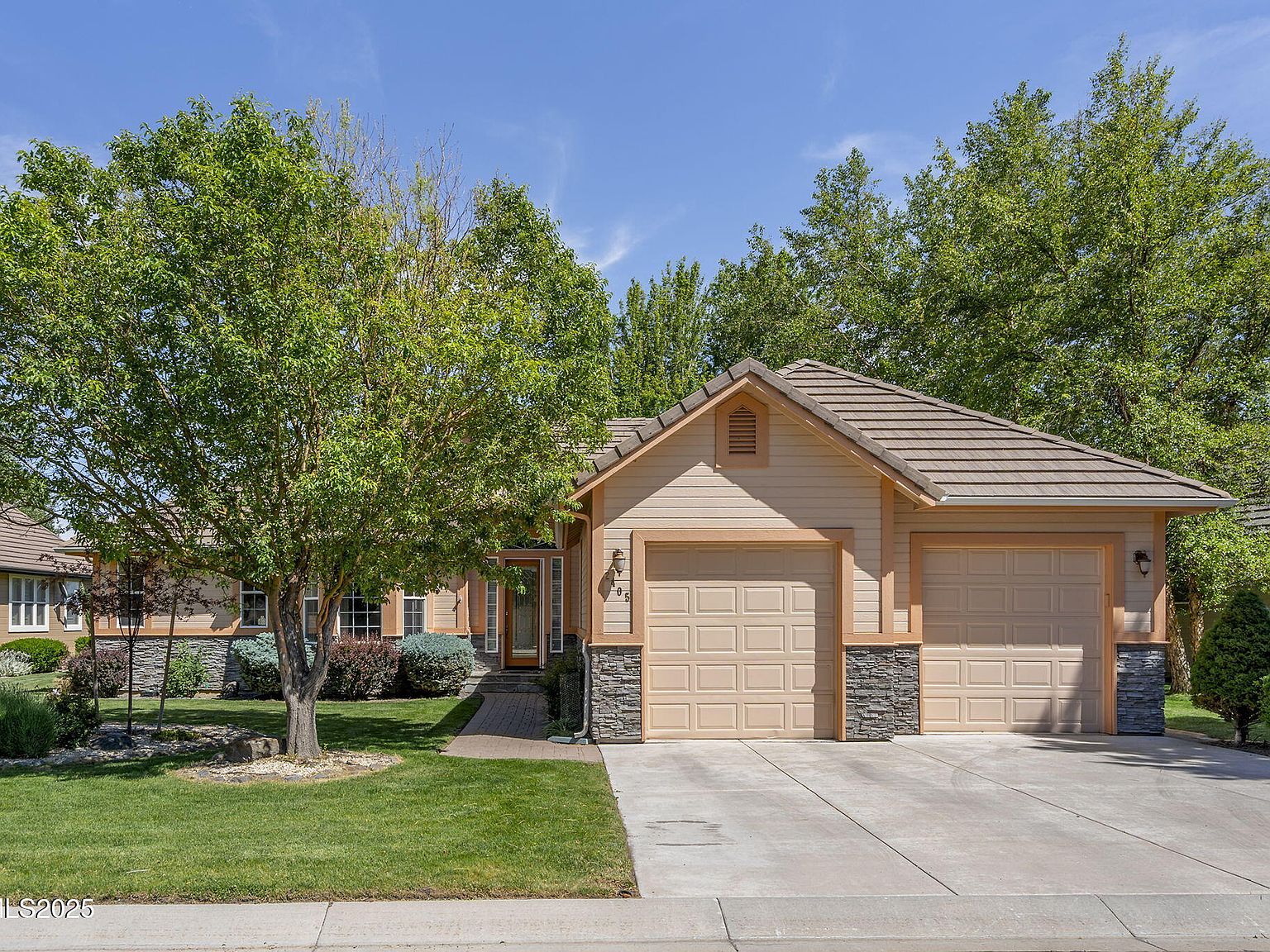 2405 Genoa Meadows Cir