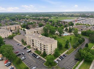 325 Village Grove Dr #409, Tecumseh, ON N8N0B1