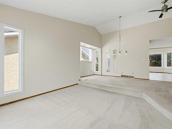 5th image of 141 SE Woodbrook Rd SW