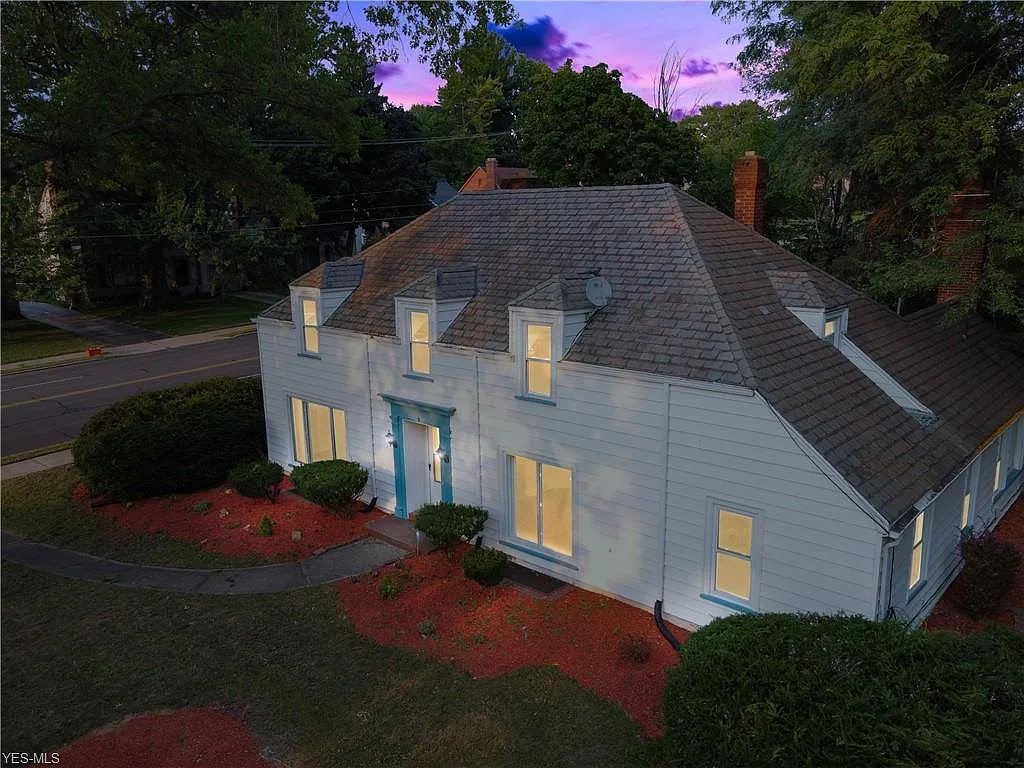 3907 Windsor Rd photo 1
