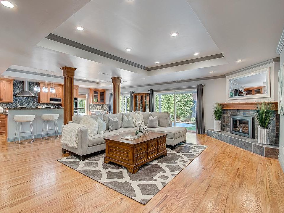 1st image of 2995 Cambridge Dr