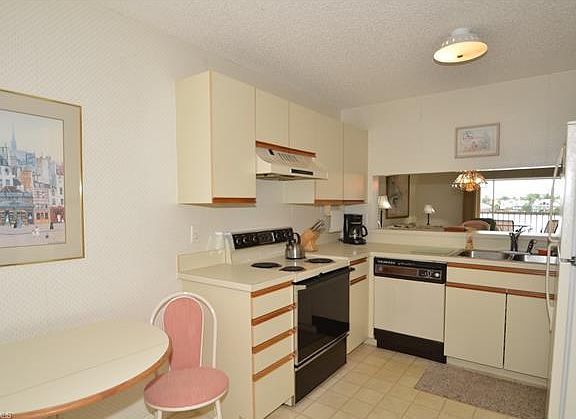 3rd image of 10682 Gulf Shore Dr APT C304