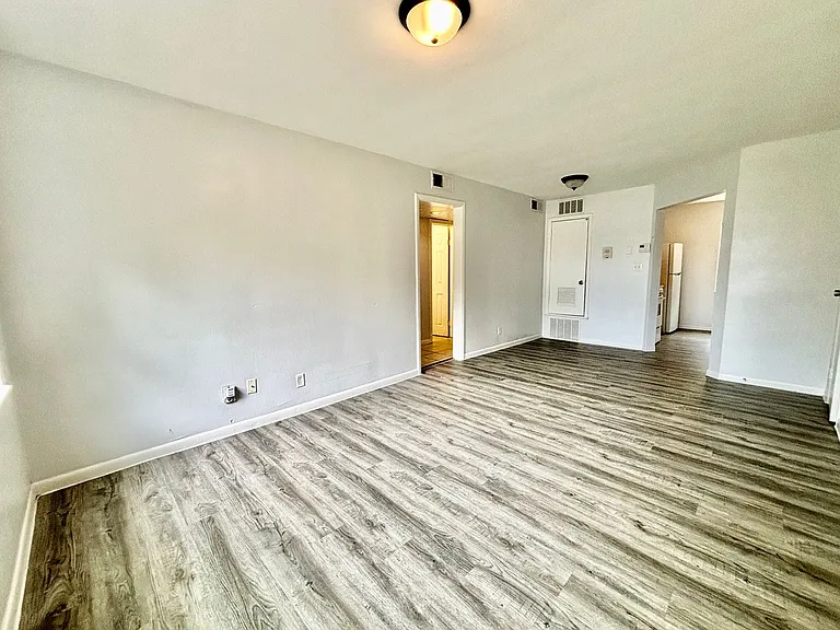 82 West — Photo 1