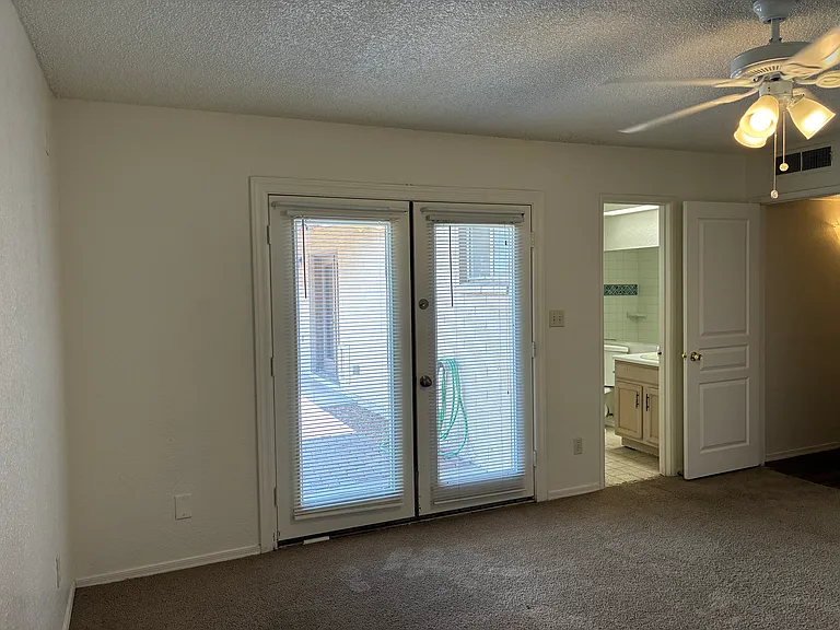 602 W Wickieup Ln — Photo 16