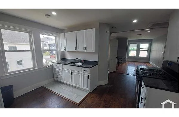 Building Photo - 31 Bullard St #3