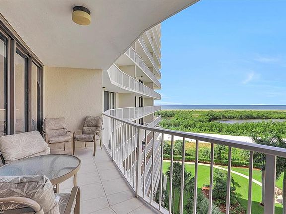 5th image of 380 Seaview Ct APT 701
