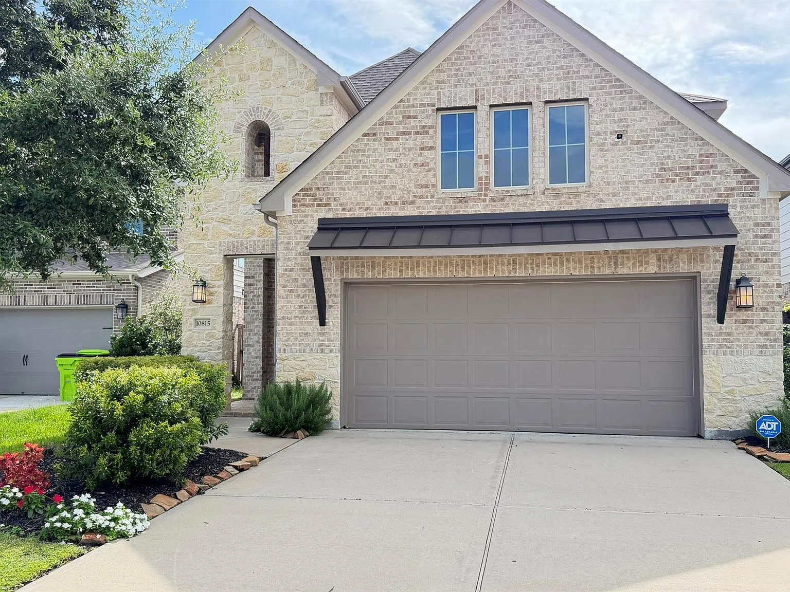 4 bed, 3.0 bath, 2194 sqft, $2,795 — Photo 1