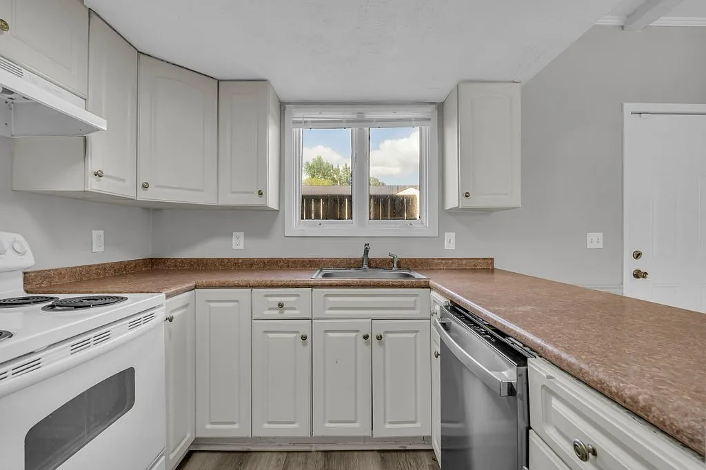 2 bed, 1.5 bath, 1165 sqft, $845 — Photo 4