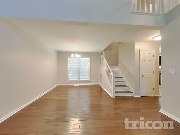 2nd image of 2863 Iroquois Dr