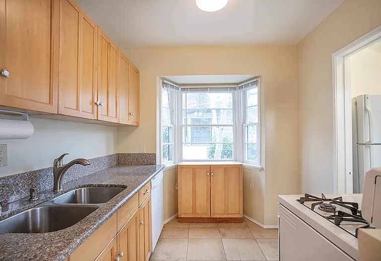 1803 Huntington Dr — Photo 7