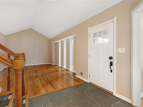 5th image of 131 Seneca Ln