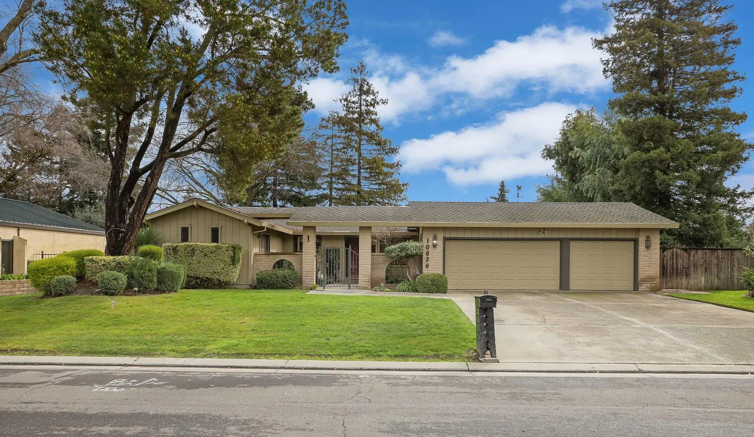 10636 Elkhorn Dr photo 1