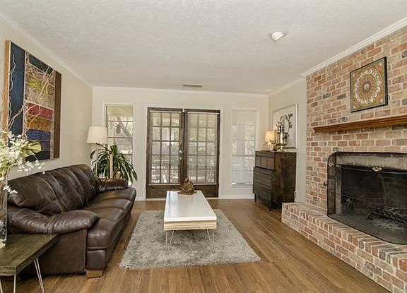 2nd image of 2432 Heather Hill Ln