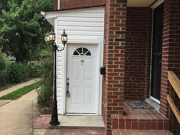 4th image of 3318 Memorial St #B