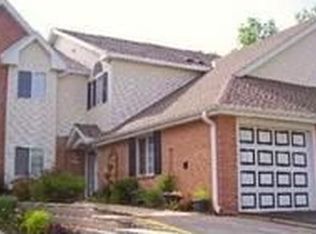 S77W19587 Lakewood Dr, Muskego, WI 53150