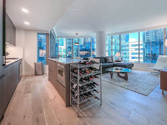 2nd image of 201 Folsom St APT 7E