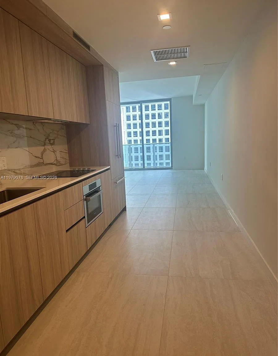1 bed, 1.0 bath, 833 sqft, $4,000 — Photo 1