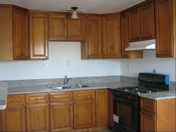 2nd image of 11758 Chamberlaine Ave