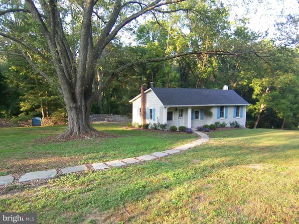 821 Walker Rd, Great Falls, VA 22066