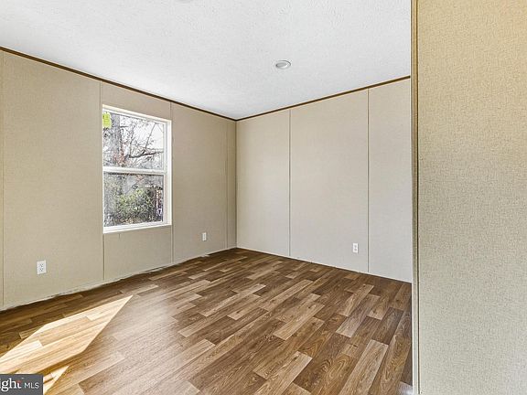 5th image of 23 Briarwood Ln