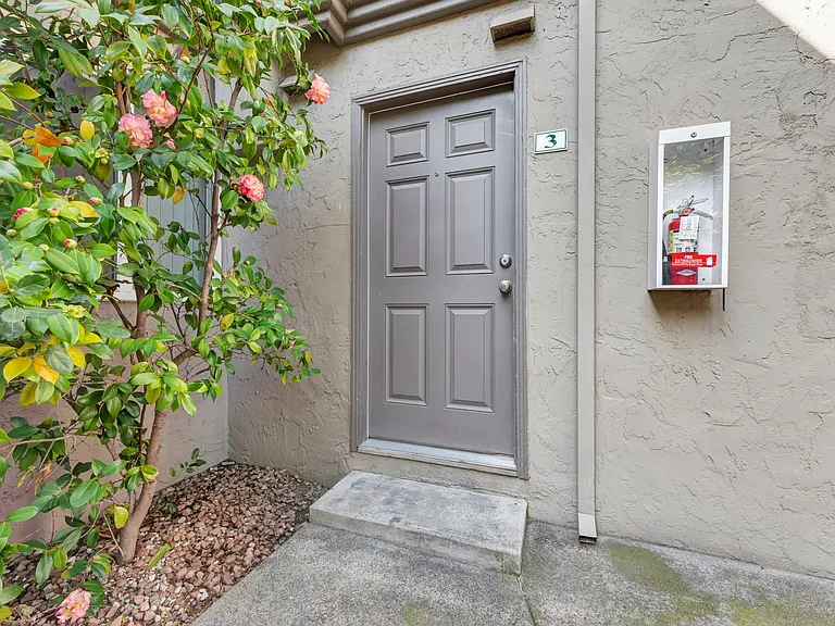 786 Reseda Dr #2 — Photo 2
