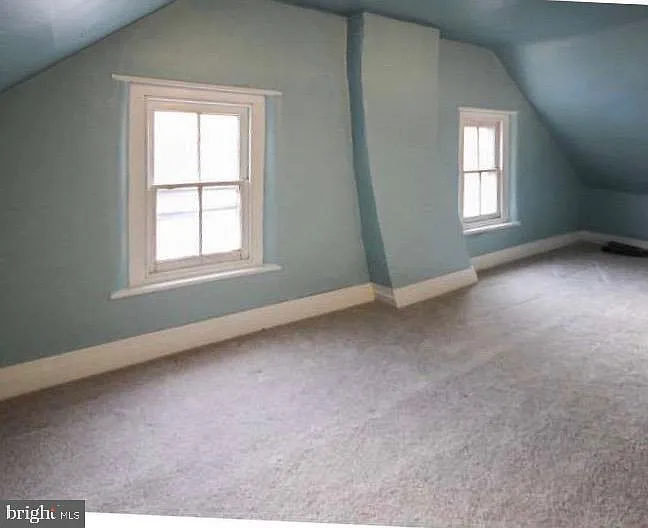 230 W Ashland St — Photo 10
