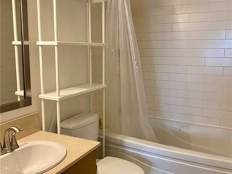 2191 Yonge St #1207 — Photo 8