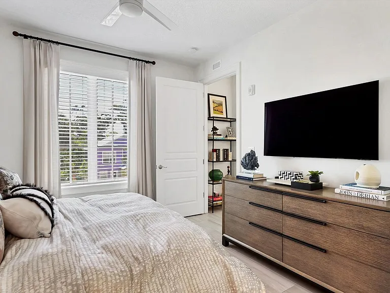 525 N Orange Ave #204 — Photo 17