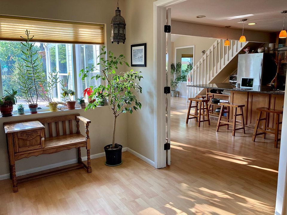 Entryway/mudroom into open kitchen