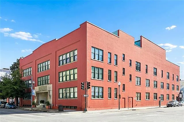 1 bed, 1.0 bath, 657 sqft, $1,800 — Photo 1