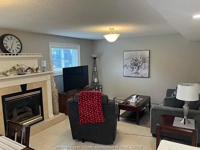 46 Indiana Pl — Photo 3