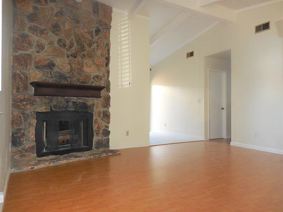 4th image of 320 Buckeye St