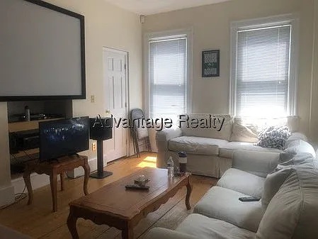 Rockwell St — Photo 15