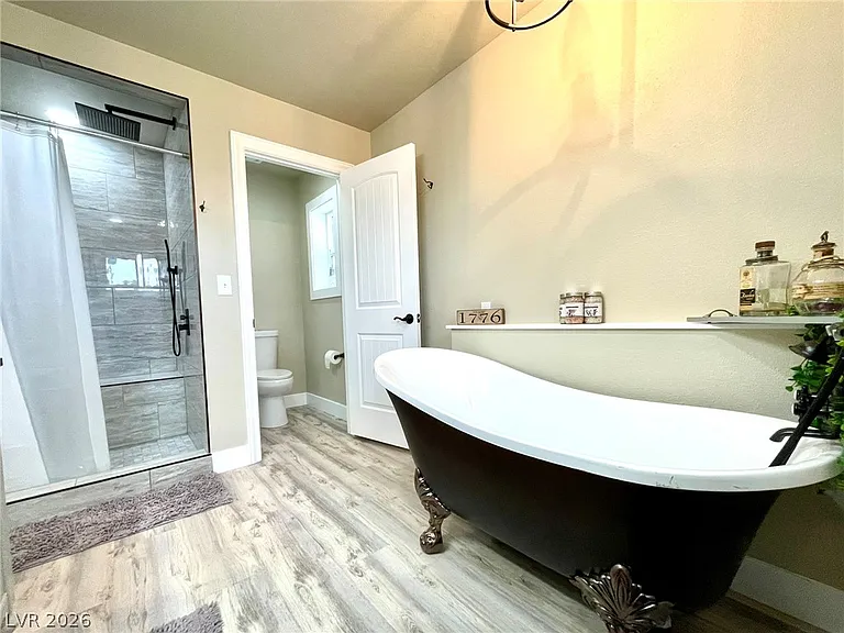 2246 Windsor Dr — Photo 28