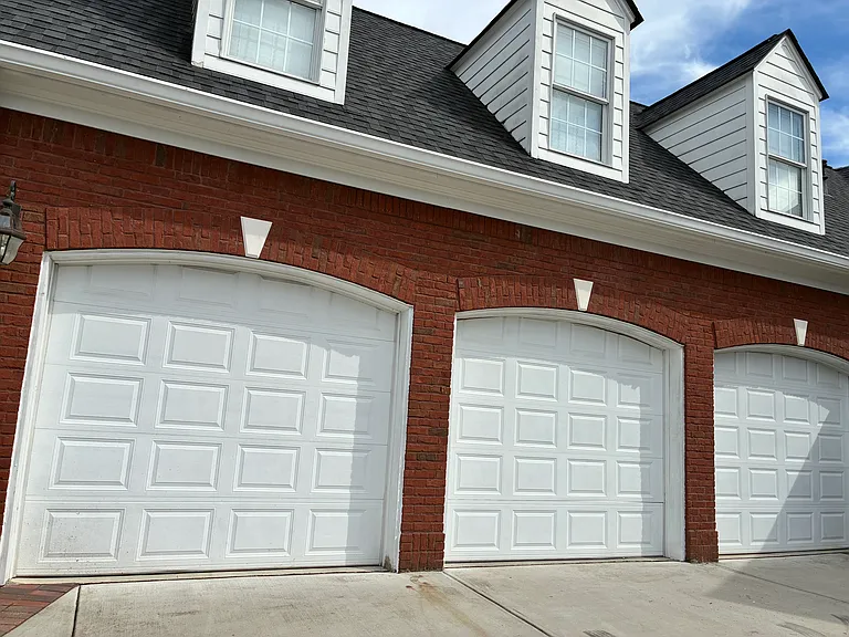 1785 Glenhurst Dr — Photo 2