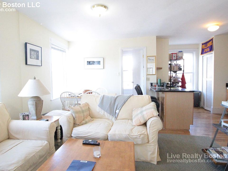 2nd image of 28 Fleet St #28A