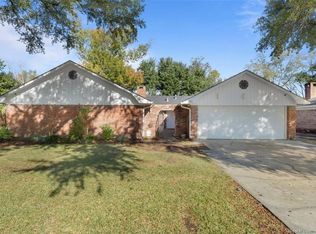 901 Cherrydale St, Lake Charles, LA 70607