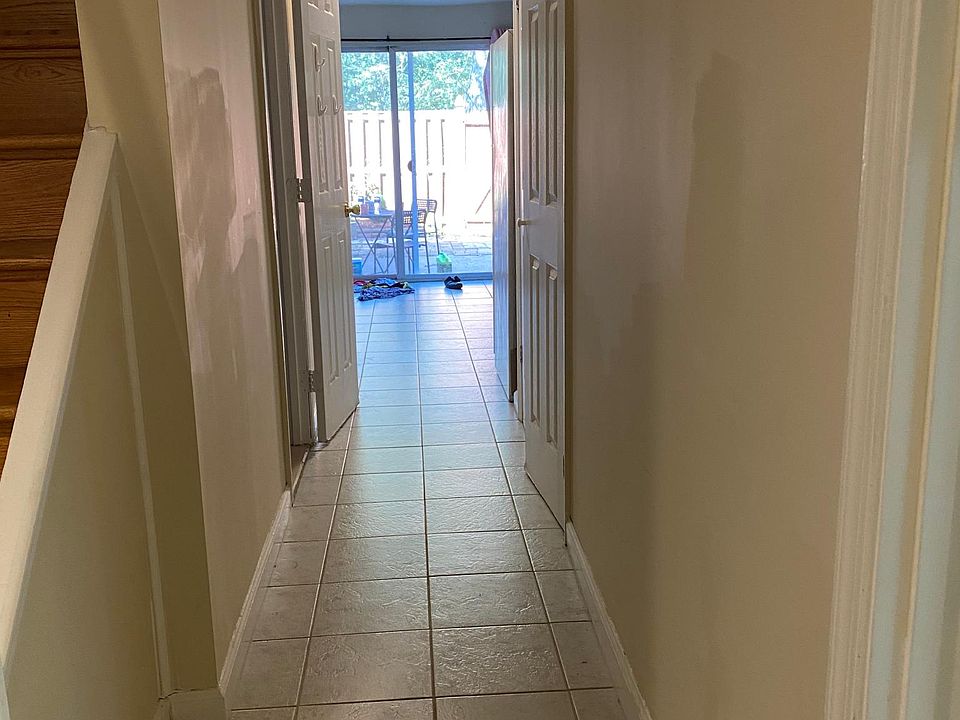 1st image of 9808 Lakepointe Dr