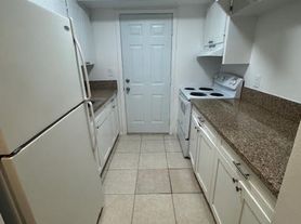 Lakeview Apartments - 5911 SW 41 St