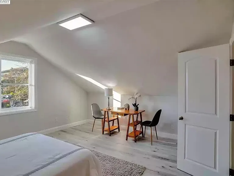 233 Sycamore St — Photo 28