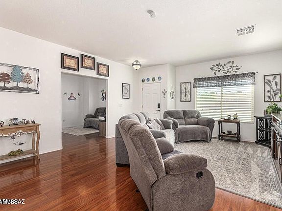 4th image of 630 E Racine Pl