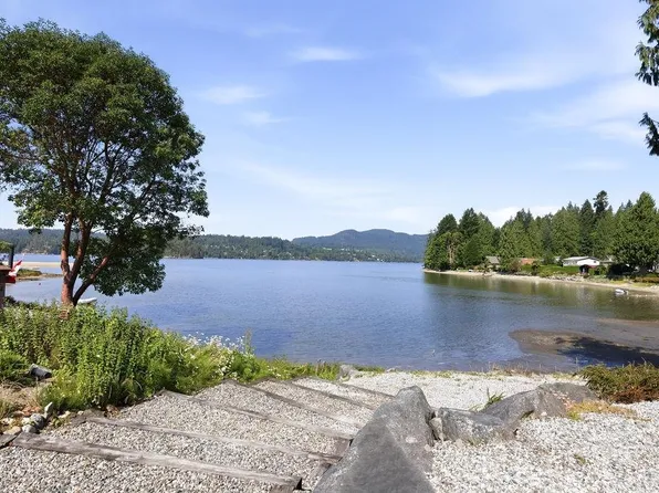 6343 Marmot Rd, Sechelt, BC V7Z 0L2